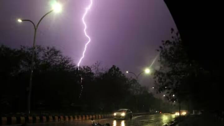 ભારતીય હવામાન વિભાગે કહ્યું છે કે હિમાચલ પ્રદેશ, પંજાબ, હરિયાણા, ચંદીગઢ અને મધ્ય પ્રદેશમાં 40-50 કિમી પ્રતિ કલાકની ઝડપે પવન અને વીજળીની સંભાવના છે. છત્તીસગઢમાં ભારે પવન સાથે વીજળી પણ પડવાની સંભાવના છે.