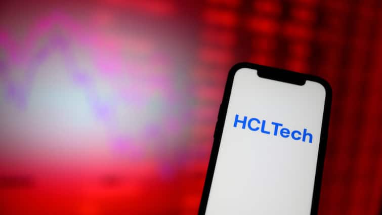 HCLTech Plans To Hire Over 10,000 Freshers From Campuses In FY25 This Tech Firm Plans To Hire Over 10,000 Freshers From Campuses In FY25; Check Details Here