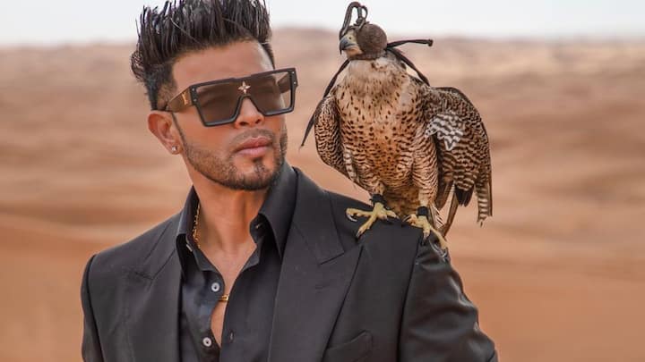 दरअसल, एसआईटी कुछ फाइनेंशियल और रियल एस्टेट कंपनियों और महादेव सट्टेबाजी ऐप के प्रमोटरों के बीच कथित अवैध लेनदेन की जांच कर रही है. मामले में दर्ज एफआईआर के मुताबिक महादेव बेटिंग ऐप से जुड़ा घोटाला करीब 15,000 करोड़ रुपये का है. इस केस में कई एक्टर्स से भी पूछताछ की गई है.