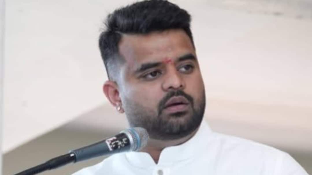 Karnataka: HD Deve Gowda's Son, Grandson Booked For Sexual Harassment, Stalking Karnataka: HD Deve Gowda's Son, Grandson Booked For Sexual Harassment, Stalking