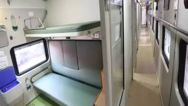 तो बता दें  एसी फर्स्ट क्लास कोच एसी के बाकी के कोचों से अलग होता है. इसमें कंपार्टमेंट बने हुए होते है. जिनमें 2 से लेकर 4 लोगों की यात्रा करने की क्षमता होती है,