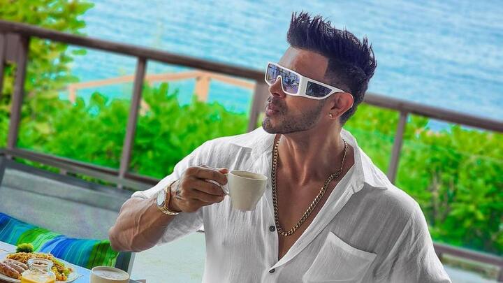 मुंबई पुलिस ने रविवार (28 अप्रैल) को महादेव बेटिंग ऐप केस में कथित संलिप्तता के लिए एक्टर साहिल खान को गिरफ्तार किया. मुंबई साइबर सेल की 'स्पेशल इंवेस्टिगेशन टीम' (SIT) ने छत्तीसगढ़ से साहिल को अरेस्ट किया है. इससे पहले बॉम्बे हाईकोर्ट ने साहिल की प्री-अरेस्ट याचिका को भी खारिज कर दिया था.