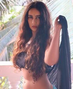 Megha Shukla Photos: મેઘા શુક્લાએ કેમેરા સામે ફરી આપ્યા બોલ્ડ પોઝ, તસવીરો પરથી નજર નહીં હટે