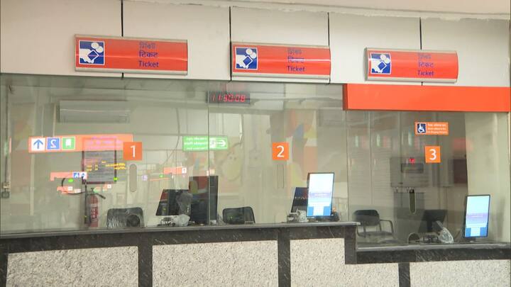 এই অংশে কোথায় এবং কী ত্রুটি রয়েছে তা খতিয়ে দেখতেই ট্রায়াল রান হল। দ্রুত পরিষেবা চালু করা যাবে বলে আশা কলকাতা মেট্রোরেল কর্তৃপক্ষের।