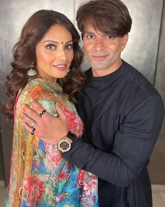 Bipasha-Karan Anniversary: पहले दोस्ती, फिर हुआ प्यार...इस अंदाज में प्रपोज कर रचाई तीसरी शादी... खास है करण-बिपाशा की लव स्टोरी
