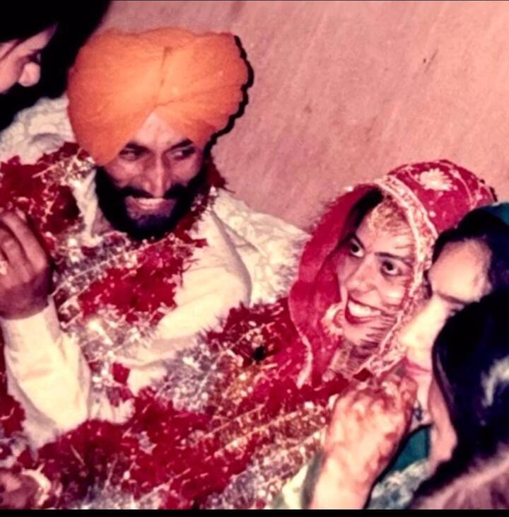 ਉਨ੍ਹਾਂ ਦੀ ਜੋੜੀ ਗੀਤਕਾਰ ਸ਼ਮਸ਼ੇਰ ਸੰਧੂ ਨਾਲ ਚਰਚਿਤ ਰਹੀ ਸੀ। ਦੋਵਾਂ ਨੇ ਇੰਡਸਟਰੀ ਨੂੰ ਕਾਫੀ ਹਿੱਟ ਗਾਣੇ ਦਿੱਤੇ।