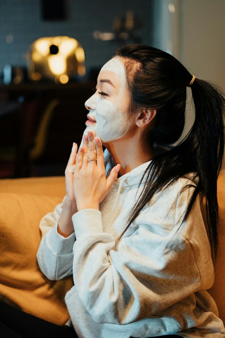 Rice has long been used for skin care.  Using everything from water to flour makes the skin glow and reduces dark spots.  Let us know about the face pack made from rice flour (Photo credit: pexels)