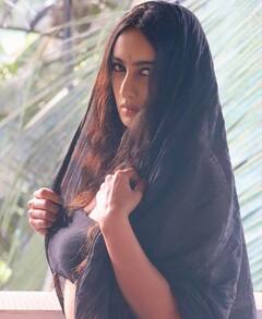 Megha Shukla Photos: મેઘા શુક્લાએ કેમેરા સામે ફરી આપ્યા બોલ્ડ પોઝ, તસવીરો પરથી નજર નહીં હટે