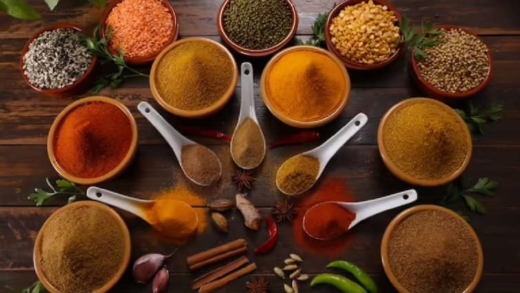 MDH denies harmful cancer causing Pesticide in Spices says its products are safe to use कीटनाशक के आरोपों से घरेलू मसाला कंपनी का इंकार, बोली- सेफ हैं उसके मसाले