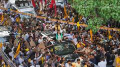 दिल्ली में सुनीता केजरीवाल ने संभाली AAP की चुनावी कमान, रोड शो में कहा- 'सभी लोग तानाशाही हटाने...'