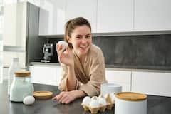 Beauty Tips: त्वचा पर अंडे का इस्तेमाल करना सही या नही? क्या इससे स्किन बनेगी चमकदार?