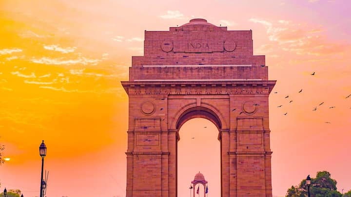 দেশের রাজধানী হিসেবে দিল্লি, ওয়াশিংটন, লন্ডন, টোকিও, বেজিংয়ের আলাদা গুরুত্ব রয়েছে। রাজধানীতে থেকেই গোটা দেশের সরকার চলে। কিন্তু কোনও শহর রাজধানীর স্বীকৃতি পায় কী করে ভেবেছেন কখনও? পিক্সাবে