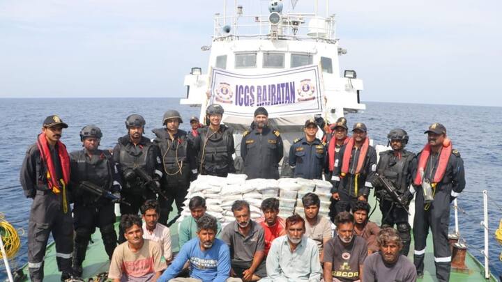 Drugs Heroin Worth Rs 600 Cr Seized Pakistani Boat Off Gujarat Coast 14 Arrested ATS NCB ICG Narcotics Drugs Worth Rs 600 Cr Seized From Pakistani Boat Off Gujarat Coast, 14 Arrested: Coast Guard