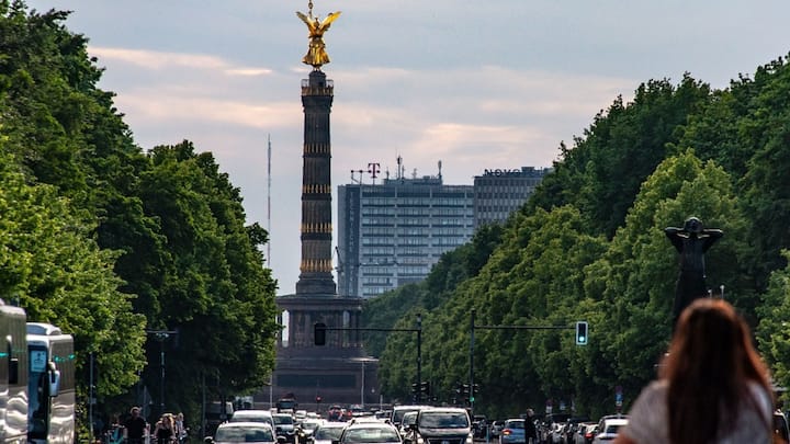কিছু কিছু ক্ষেত্রে আবার এক রাজধানী থাকা সত্ত্বেও, অন্য একটি শহরকে রাজধানী ঘোষণা করা হয়। এক্ষেত্রে জনসংখ্যা কত, তার উপর সিদ্ধান্ত নির্ভর করে। পিক্সাবে