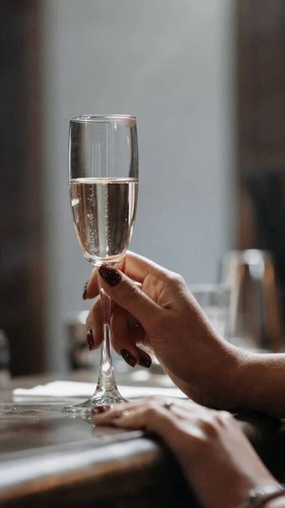 ਕਾਨੂੰਨੀ ਤੌਰ 'ਤੇ ਘਰ 'ਚ ਕਿੰਨੀ ਸ਼ਰਾਬ ਰੱਖ ਸਕਦੇ ਹੋ? ਜਾਣੋ ਨਿਯਮ ਬਾਰੇ