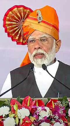 'कांग्रेस के शहजादे को राजा,महाराजाओं का योगदान नहीं आता' - PM Modi | shorts