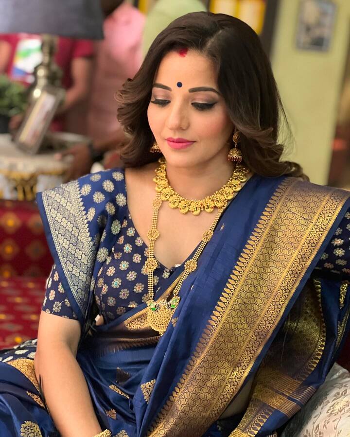 તો બીજી તરફ, હવે બોલ્ડ અભિનેત્રી મોનાલિસાએ સોશિયલ મીડિયા પર એવા ફોટા શેર કર્યા છે જે લોકોના હોશ ઉડી રહ્યા છે.