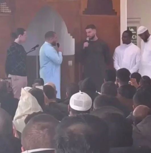 Donny Roelvink: रमजान में UAE का दौरा, मस्जिदों में बिताया वक्त, डच एक्टर रोएलविंक ने कुबूल किया इस्लाम
