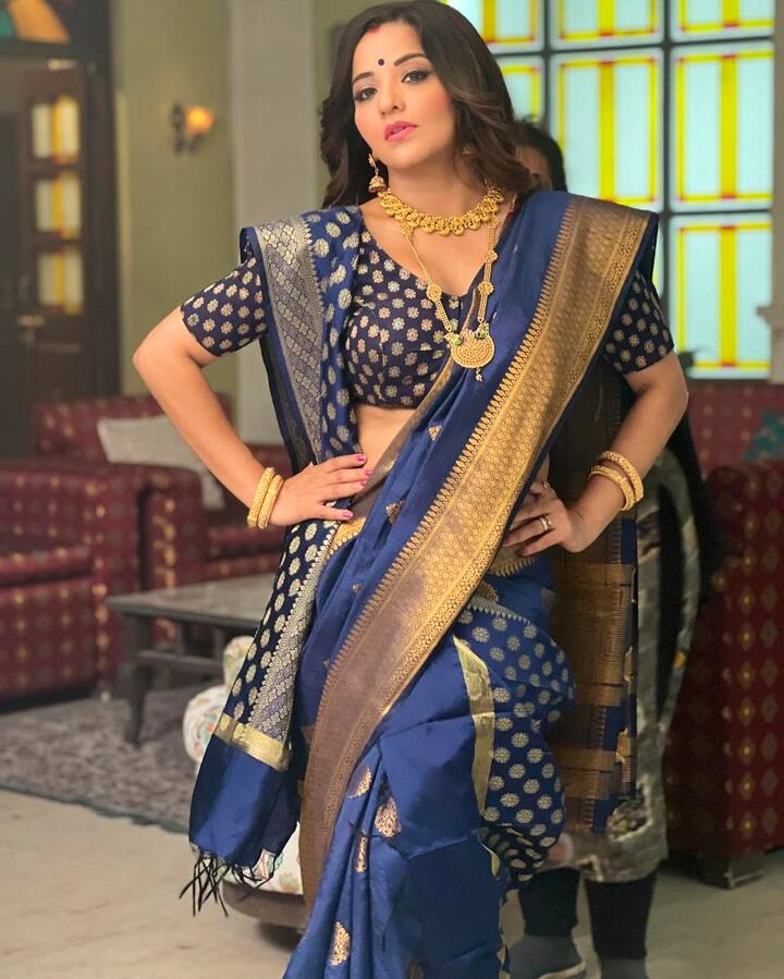  મોનાલિસા કેમેરાની સામે પોતાની સુંદરતા એવી રીતે બતાવે છે કે દર્શકો પણ તેની સુંદરતાના વખાણ કર્યા વગર પોતાને રોકી શકતા નથી.