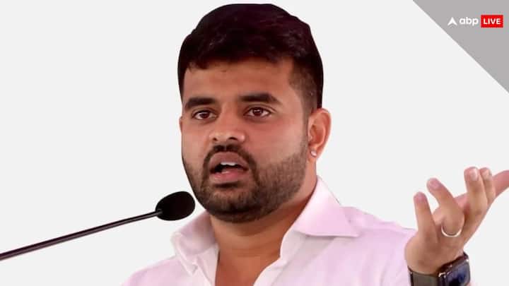 Karnataka hassan JDS MP Prajwal Revanna booked in harassment case amid Obscene video row SIT constituted Prajwal Revanna Case: अश्लील वीडियो कांड में JDS सांसद प्रज्वल रेवन्ना के खिलाफ FIR, पहले ही निकल गए विदेश