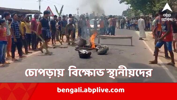 North Dinajpur: Chopra, illegal liquor shops vandalized and roads were blocked get to know Chopra: চোপড়ায় অবৈধ চোলাই মদের দোকান ভাঙচুর, রাস্তা অবরোধ করে আগুন জ্বালিয়ে বিক্ষোভ