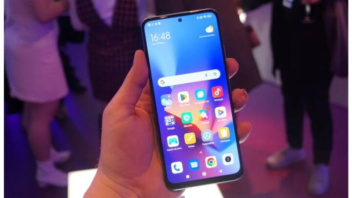 ਜ਼ਿਆਦਾਤਰ ਲੋਕਾਂ ਨੇ ਹੁਣ ਸਮਾਰਟਫੋਨ ਕੀਬੋਰਡ ਐਪਸ ਦੀ ਵਰਤੋਂ ਕਰਨੀ ਸ਼ੁਰੂ ਕਰ ਦਿੱਤੀ ਹੈ ਅਤੇ ਹੁਣ ਇਸ ਨਾਲ ਜੁੜੀ ਇਕ ਡਰਾਉਣੀ ਗੱਲ ਸਾਹਮਣੇ ਆਈ ਹੈ। ਦਰਅਸਲ, ਇਹ ਖੁਲਾਸਾ ਹੋਇਆ ਹੈ ਕਿ ਕੀਬੋਰਡ ਐਪਸ ਦੇ ਕਾਰਨ ਕੁਝ ਮਸ਼ਹੂਰ ਫੋਨ ਬ੍ਰਾਂਡ ਸੁਰੱਖਿਆ ਜੋਖਮਾਂ ਦਾ ਸਾਹਮਣਾ ਕਰ ਰਹੇ ਹਨ।