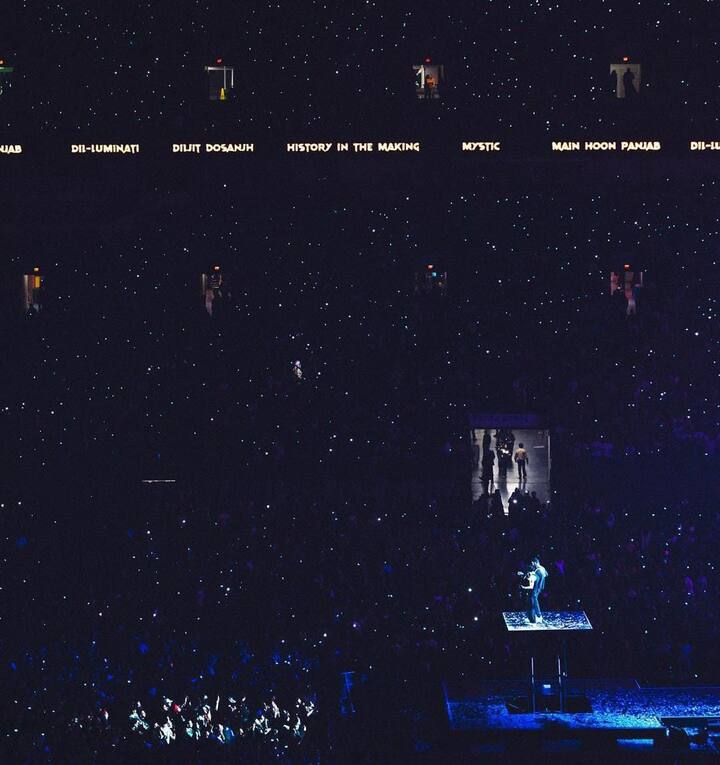 ਆਪਣੇ ਮਸ਼ਹੂਰ ਟਰੈਕਾਂ ਵਿੱਚੋਂ, ਗਾਇਕ ਨੇ ਆਪਣੀ ਐਲਬਮ 'ਗੋਟ' ਤੋਂ ਗੀਤ ਗਾਏ। ਸੰਗੀਤ ਸਮਾਰੋਹ ਲਈ ਅਦਾਕਾਰ ਨੇ ਆਲ-ਬਲੈਕ ਪਹਿਨਿਆ ਹੋਇਆ ਸੀ। ਜਿਵੇਂ ਹੀ ਉਹ ਗਾਉਂਦਾ ਸੀ, ਭੀੜ ਨੂੰ ਤਾੜੀਆਂ ਮਾਰਦੇ ਸੁਣਿਆ ਜਾ ਸਕਦਾ ਸੀ।