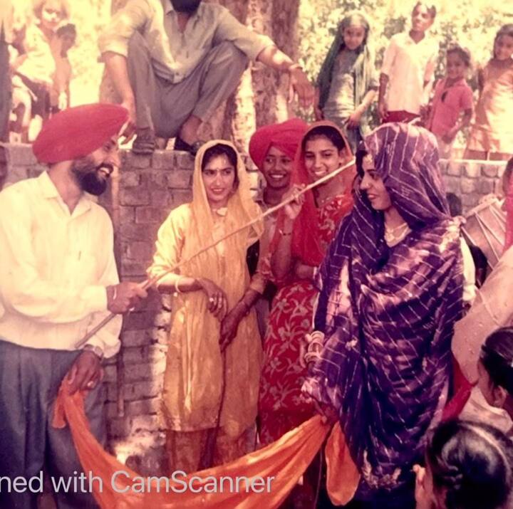 ਦੱਸ ਦਈਏ ਕਿ ਦੋਵਾਂ ਦੀ ਪਹਿਲੀ ਮੁਲਾਕਾਤ ਆਗਰਾ ਵਿਖੇ ਤਾਜਮਹਿਲ 'ਚ ਹੋਈ ਸੀ। ਪਿਆਰ ਦੀ ਇਹ ਨਿਸ਼ਾਨੀ ਇਨ੍ਹਾਂ ਦੋਵਾਂ ਦੇ ਪਿਆਰ ਦਾ ਗਵਾਹ ਬਣ ਗਿਆ।