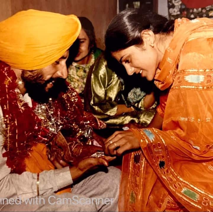 ਉਨ੍ਹਾਂ ਨੇ ਆਪਣੇ ਗਾਇਕੀ ਦੇ ਕਰੀਅਰ 'ਚ ਪੰਜਾਬੀ ਮਿਊਜ਼ਿਕ ਇੰਡਸਟਰੀ ਨੂੰ ਅਨੇਕਾਂ ਸੁਪਰਹਿੱਟ ਗਾਣੇ ਤੇ ਐਲਬਮਾਂ ਦਿੱਤੀਆਂ।