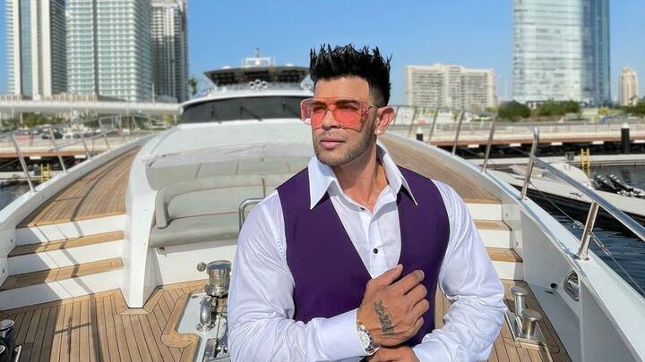 सट्टेबाजी ऐप के केस में मुंबई पुलिस ने 32 लोगों के खिलाफ मामला दर्ज किया है, जसिमें सौरभ चंद्राकर और रवि उप्पल जैसे ऐप के प्रमोटर्स भी शामलि हैं. पुलिस के मुताबिक, इन लोगों के बैंक अकाउंट्स, मोबाइल फोन, लैपटॉप और सभी टेक्निकल डिवाइस की जांच की जा रही है.