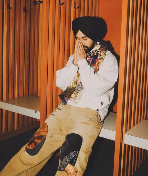 ਹਾਲ ਹੀ ਵਿੱਚ ਦਿਲਜੀਤ ਨੇ ਇੱਕ ਵਾਰ ਫਿਰ ਕੈਨੇਡਾ ਦੇ ਬੀਸੀ ਪਲੇਸ 'ਚ ਆਪਣਾ ਸ਼ੋਅ ਕਰ ਇਤਿਹਾਸ ਰਚ ਦਿੱਤਾ। ਦਰਅਸਲ, ਪਹਿਲੀ ਵਾਰ ਕਿਸੇ ਪੰਜਾਬੀ ਗਾਇਕ ਵੱਲੋਂ ਵੈਨਕੂਵਰ ਦੇ ਬੀਸੀ ਪਲੇਸ ਤੇ ਟੋਰਾਂਟੋ ਦੇ ਰੋਜਰਸ ਸੈਂਟਰ ਵਿੱਚ ਸ਼ੋਅ ਕੀਤਾ ਗਿਆ।