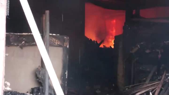 Fire In Prayagraj Timber Shop In Uttar Pradesh No Casualties Reported Uttar Pradesh: Fire Erupts At Prayagraj Timber Shop, No Casualties Reported