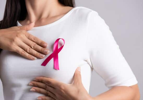 health-tips-breast-cancer-myths-and-facts-related-to-causes-symptoms-treatment-in-gujarati Myth Vs Facts: શું રાત્રે બ્રા પહેરીને સુવાથી કે પરફ્યુમ લગાવવાથી થાય છે બ્રેસ્ટ કેન્સર? જાણો તેની પાછળનું સત્ય