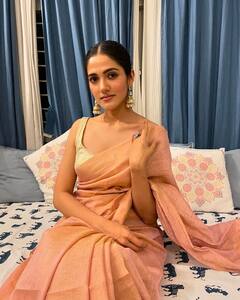 Simran Choudhary Latest Photos : రస్ట్ కలర్ శారీలో సిమ్రాన్ చౌదరి.. పెద్ద జుంకీలతో అదిరేలా ముస్తాబైందిగా