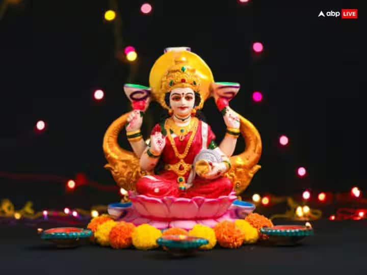 કહેવાય છે કે પૈસા કમાવવા સહેલા છે પણ તેને જાળવી રાખવા પણ એટલા જ મુશ્કેલ છે. ગુરૂડ પુરાણમાં કહેવામાં આવ્યું છે કે જે લોકો પોતાની ધન-સંપત્તિ પર ઘમંડ નથી કરતા અને પોતાની સંપત્તિનું પ્રદર્શન નથી કરતા તેમના ઘરમાં દેવી લક્ષ્મી હંમેશા વાસ કરે છે. આવા લોકોને ક્યારેય ઘરે-ઘરે ઠોકર ખાવી પડતી નથી.