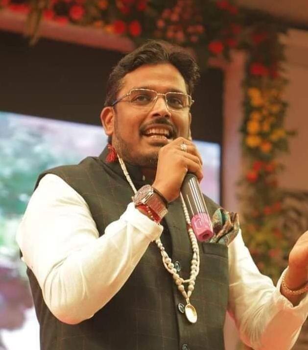 लोकसभा चुनाव के बीच मध्य प्रदेश के इंदौर में कांग्रेस को झटका लगा. यहां से कांग्रेस के प्रत्याशी बनाए गए अक्षय कांति बम नामांकन वापस लेते हुए बीजेपी में शामिल हो गए. वहीं इस पर अब केंद्रीय मंत्री और बीजेपी नेता ज्योतिरादित्य सिंधिया की प्रतिक्रिया सामने आई है.