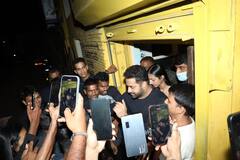 संडे नाइट जूनियर एनटीआर संग ऋतिक-सबा ने एंजॉय किया डिनर, रणबीर-आलिया ने बटोर ली लाइमलाइट