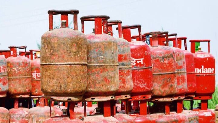 और आप भी गलती करेंगे तो आपका सिलेंडर भी ब्लास्ट हो सकता है और वह गलती होती है एक्सपायरी डेट के बाद भी लगातार सिलेंडर इस्तेमाल करना.