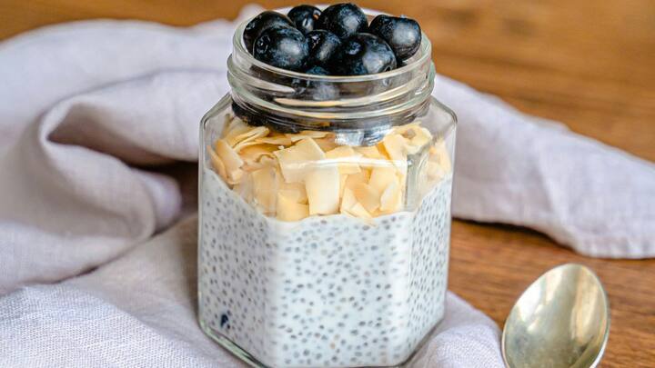 শুধু ওজন কমাতে নয় গরমের মরশুমে আপনাকে ভরপুর এনার্জির জোগান দেবে চিয়া সিডস। তাই এই উপকরণ অবশ্যই রাখুন আপনার মেনুতে।