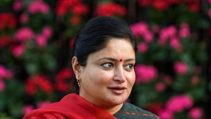 Gujarat Lok Sabha Polls BJP Poonam Maadam Richest Candidate BSP Contestant Poorest 2k  Rekha Chaudhari Gujarat Lok Sabha Polls: BJP's Poonam Maadam Richest Candidate, Poorest Declares Assets Worth Rs 2,000
