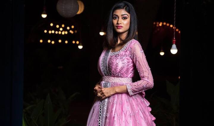 இடையில் பெரிய அளவில் படங்களில் எதுவும் நடிக்காமல் இருந்த ஓவியா நடிப்பில் சமீபத்தில் 'பூமர் அங்கிள்' என்ற படம் வெளியானது.