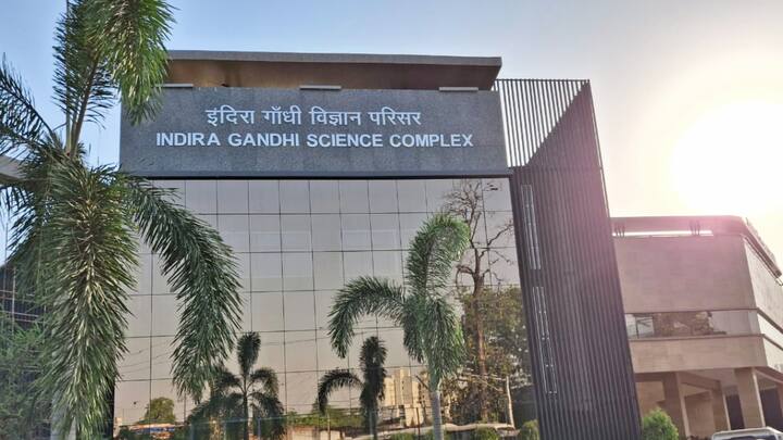 पटना के तारामंडल की शुरुआत 1989 में हुई थी. उस वक्त तत्कालीन मुख्यमंत्री स्वतंत्र नारायण सिंह थे. प्लेनेटोरियम बिहार काउंसिल ऑन साइंस एंड टेक्नोलॉजी के माध्यम से इसे 11 करोड़ की लागत से बनाया गया था. 1 अप्रैल 1993 से दर्शकों के लिए यह शुरू हुआ था.