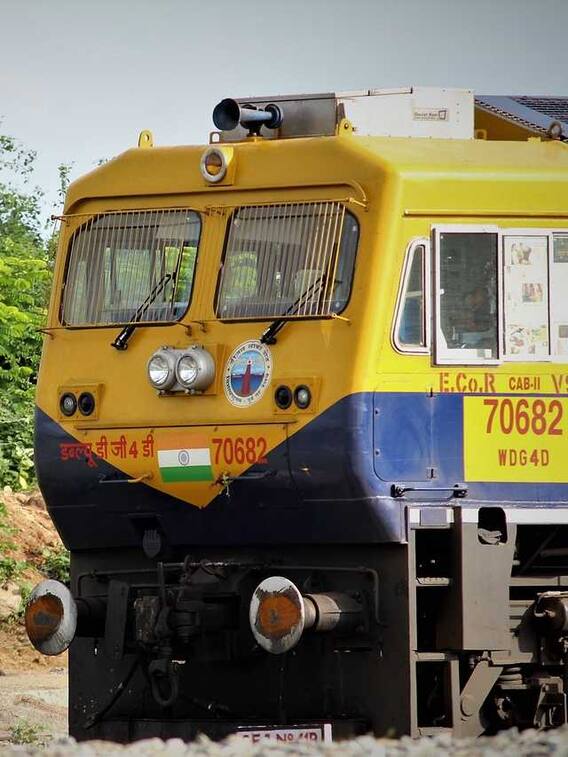 अब टिकट कैंसल करने पर कितना चार्ज लगेगा?