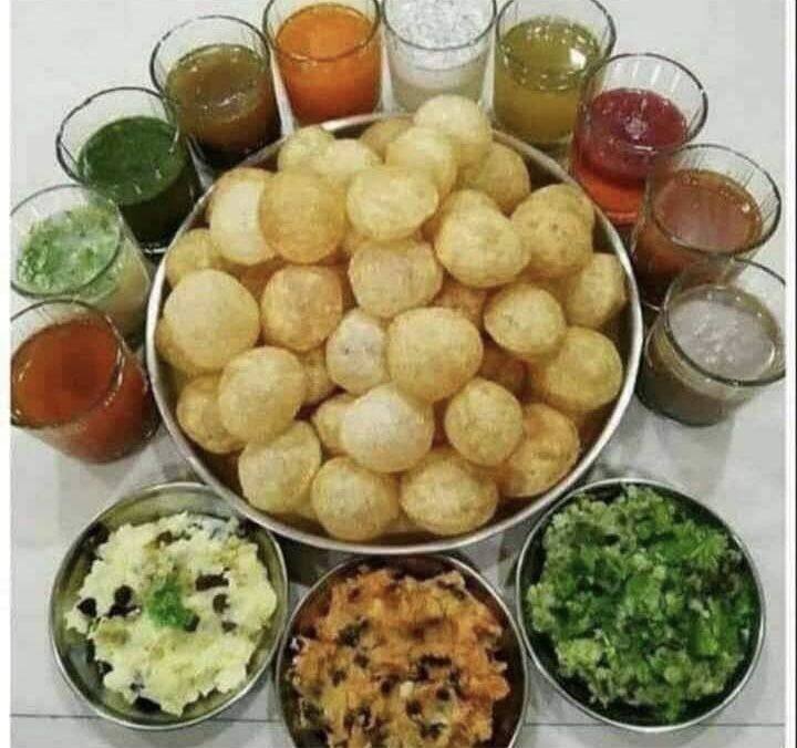 पानी पूरी भारत की नेशनल फूड है. कश्मीर से कन्याकुमारी तक, देश के हर हिस्से में लोग इसे अलग-अलग नामों और स्वाद के साथ आनंद लेते हैं. मसालेदार उबले हुए आलू और उबले चने से भरे और तीखे खट्टे-मीठे पानी के साथ परोसे जाने वाले इस व्यंजन का आनंद लेना पसंद करते हैं. यहां कुछ दिलचस्प और अलग प्रकार की पानी रेसिपी दी गई है, जिन्हें आप घर पर आज़मा सकते हैं.