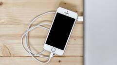 Smartphone Charging Speed: চার্জ হতে সময় লাগছে প্রচুর? তাপমাত্রার সঙ্গে পাল্লা দিয়ে গরম হচ্ছে স্মার্টফোনও? কেন?