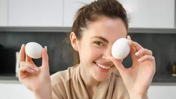 With the use of eggs, your skin will be more shiny and soft.