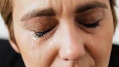 किस साइड की आंख में से निकलती है आंसू की पहली बूंद? इससे खुलता है एक राज