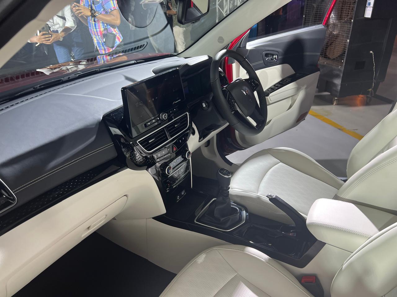 Mahindra XUV 3XO: महिंद्रा ने भारत में लॉन्च की धांसू सस्ती SUV, भर-भर के दिए गए हैं फीचर्स