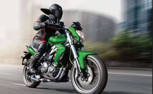 Benelli TNT300 ਵਿੱਚ ਇੱਕ ਇਨਲਾਈਨ 2-ਸਿਲੰਡਰ, 4-ਸਟ੍ਰੋਕ, ਲਿਕਵਿਡ-ਕੂਲਡ, 4-ਵਾਲਵ, DOHC ਇੰਜਣ ਹੈ, ਜੋ 10,500 rpm 'ਤੇ 32.2 hp ਦੀ ਪਾਵਰ ਅਤੇ 6,500 rpm 'ਤੇ 18.4 ft.lb ਦਾ ਟਾਰਕ ਪੈਦਾ ਕਰੇਗਾ। ਇਹ ਬਾਈਕ ਸਾਲ 2024 'ਚ ਨਵੰਬਰ ਮਹੀਨੇ 'ਚ ਬਾਜ਼ਾਰ 'ਚ ਆ ਸਕਦੀ ਹੈ।