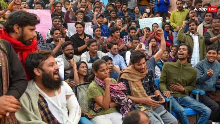 JNU student Union alleged Professor for harassing girl student protest started JNU: 'मिलने आओ नहीं तो फेल कर दूंगा', जेएनयू के प्रोफेसर ने भेजा छात्रा को मैसेज, आरोपों पर स्टूडेंट यूनियन ने काटा बवाल